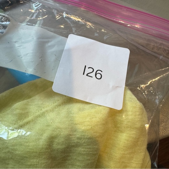 2024 Athleta Breezy Scoop V-Neck Tee size M lightweight Summer Yellow I26 - Picture 8 of 9